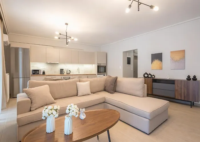 Chic 2Br Apartment With Balcony