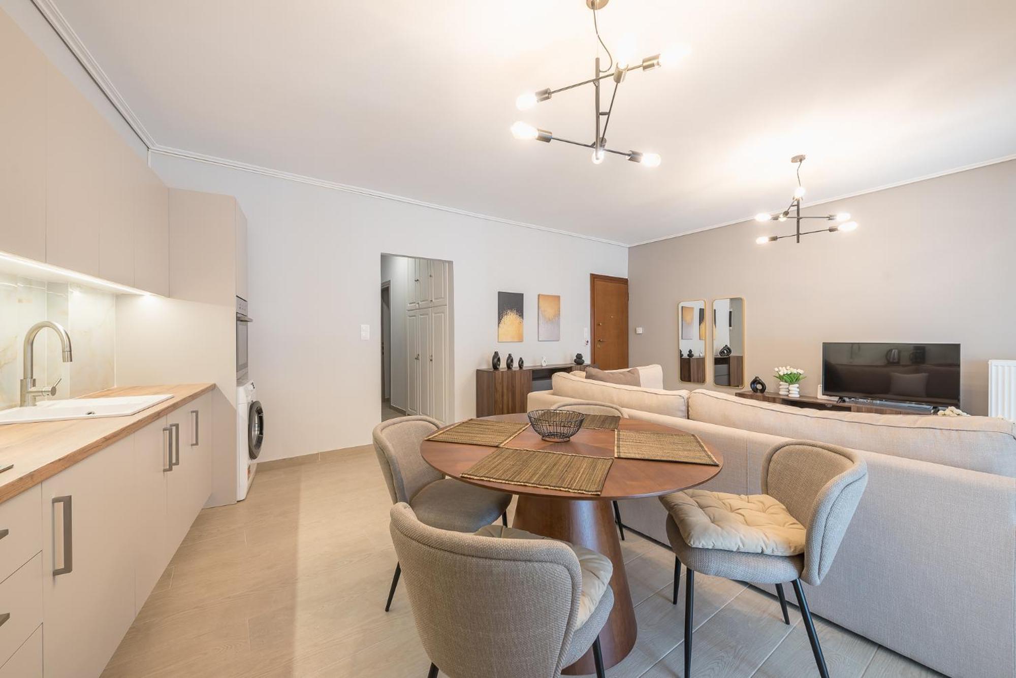 Chic 2br With Balcony