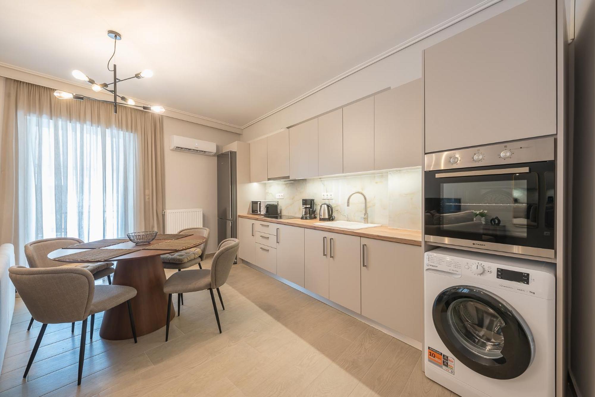 Chic 2br With Balcony *