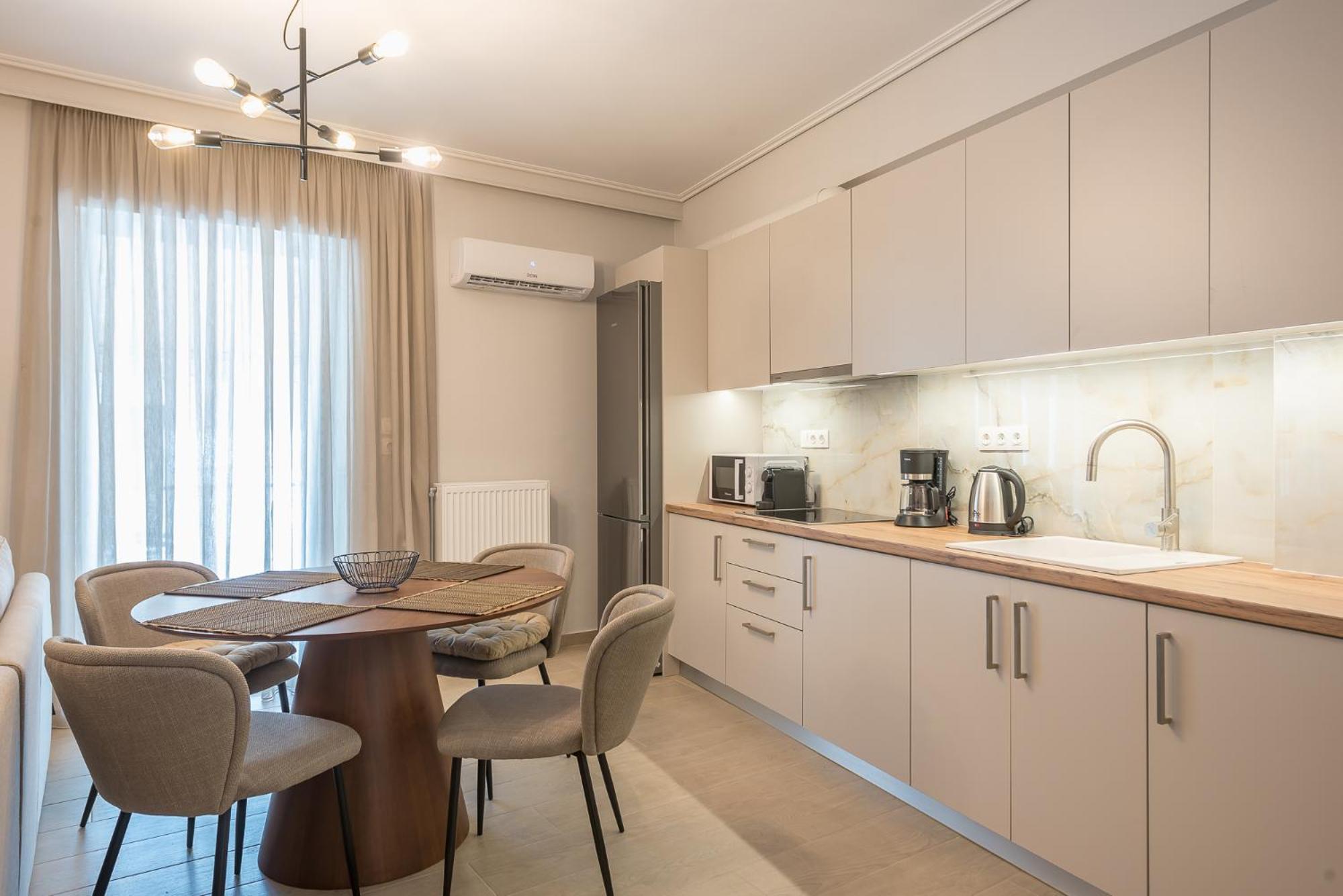 Chic 2br With Balcony Apartment *