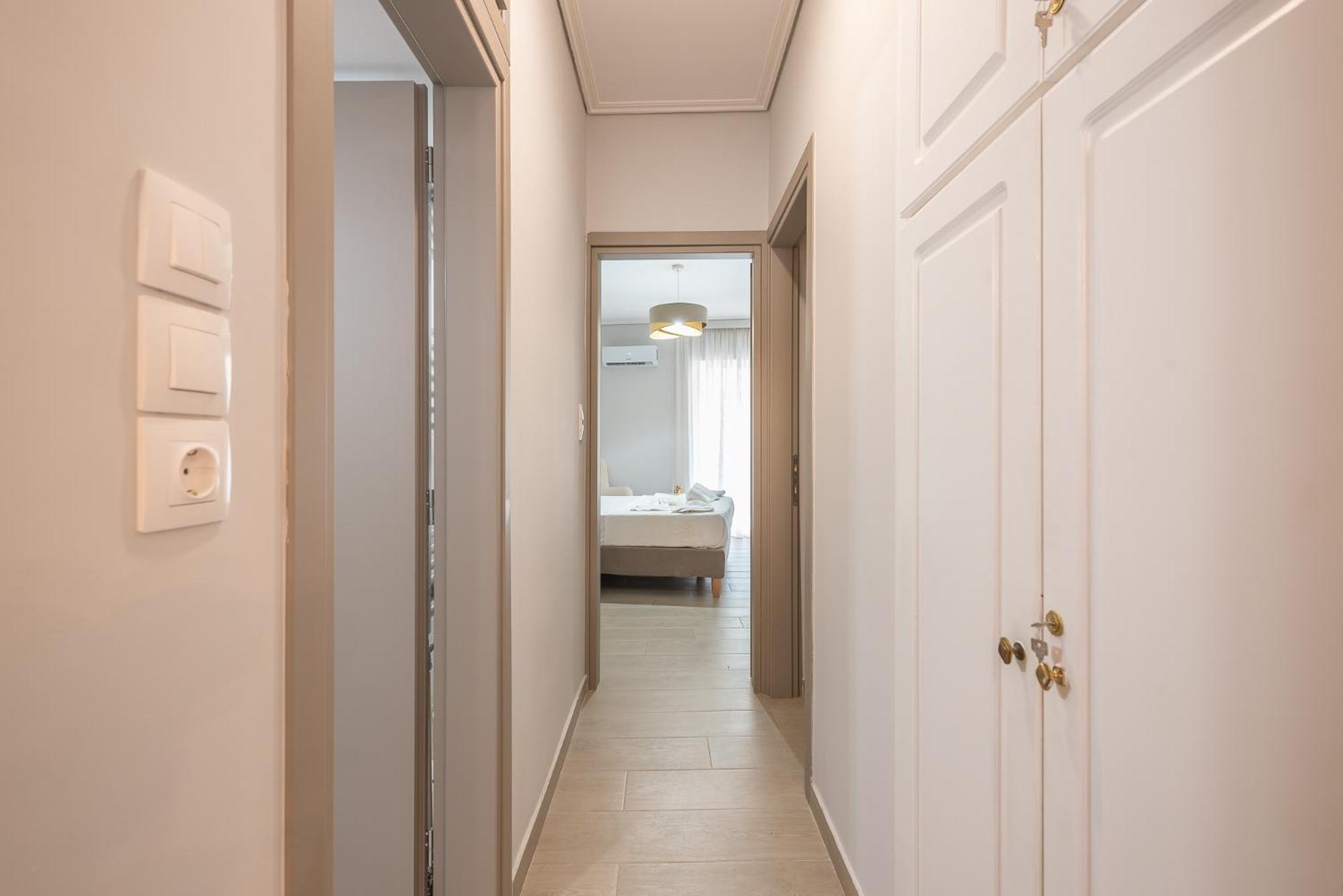 Chic 2br With Balcony Apartment Athen