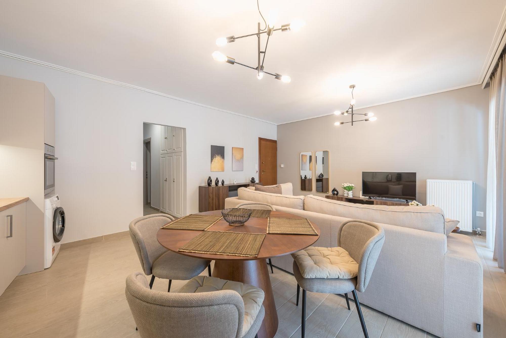 Chic 2br With Balcony Apartment Athen