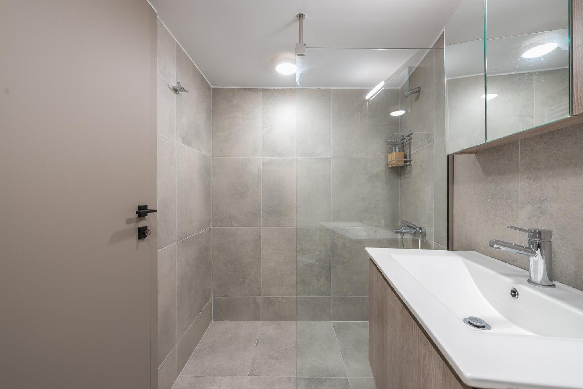 Apartment Chic 2br With Balcony Athen