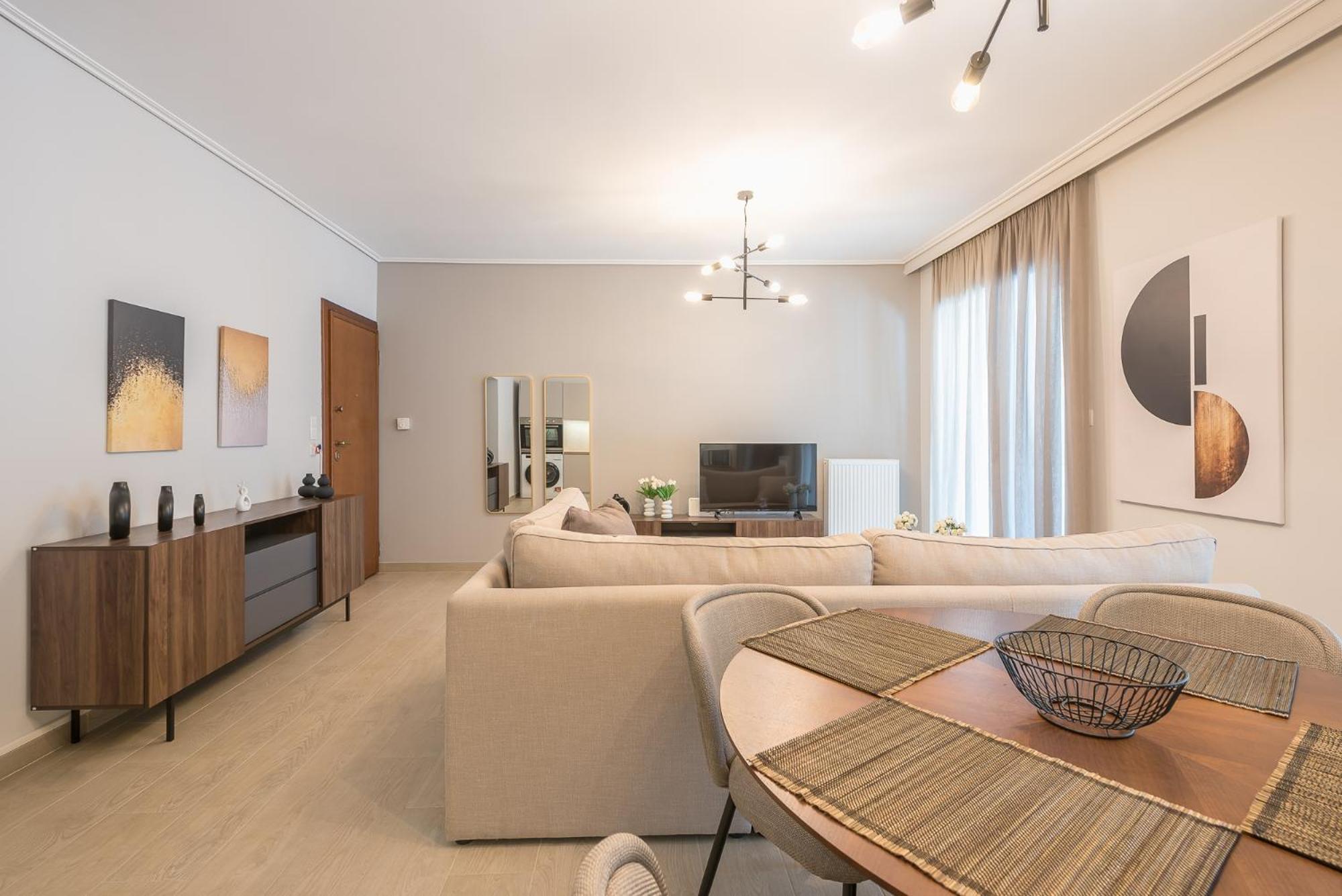 Chic 2br With Balcony