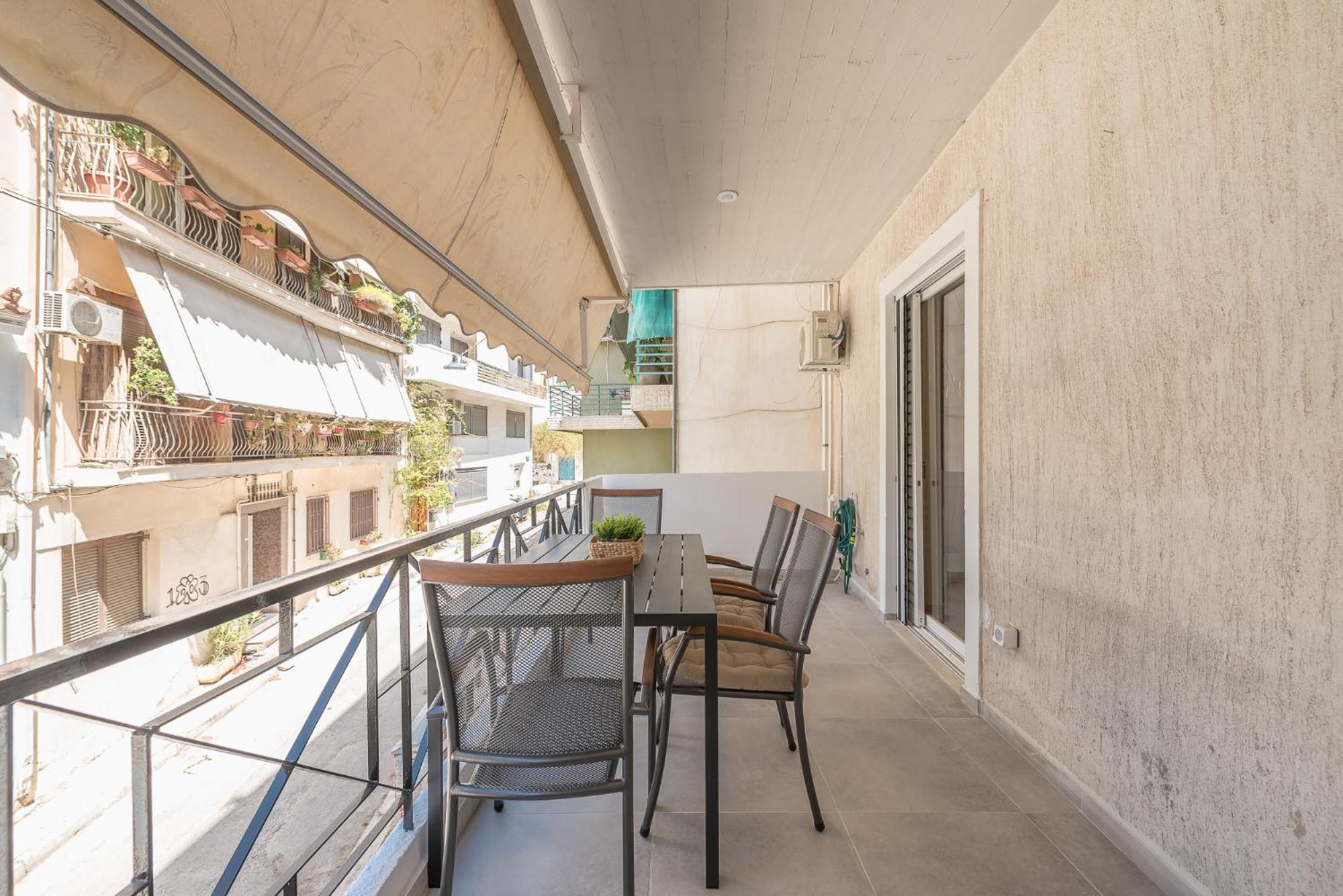 Chic 2br With Balcony *