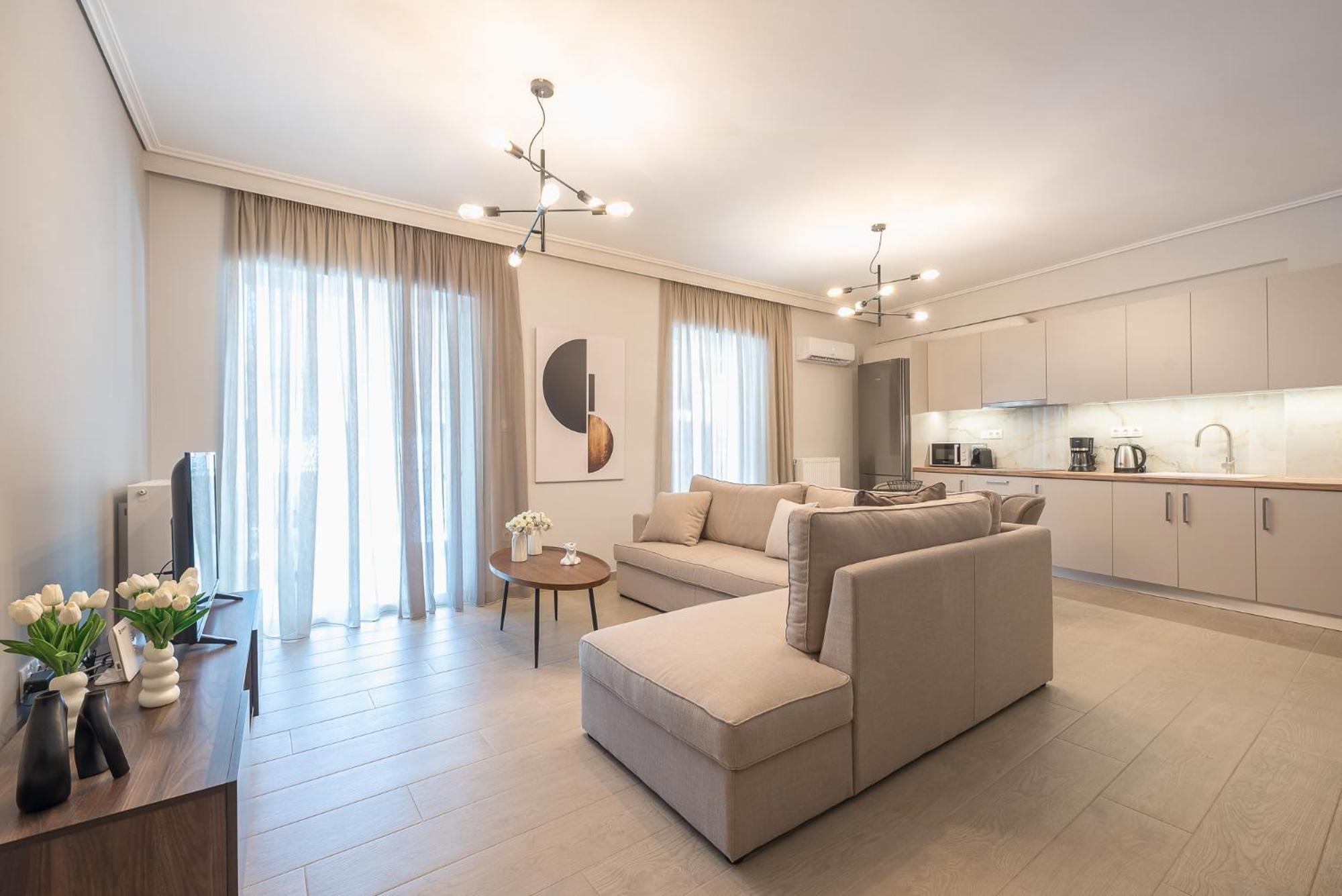 Chic 2br With Balcony