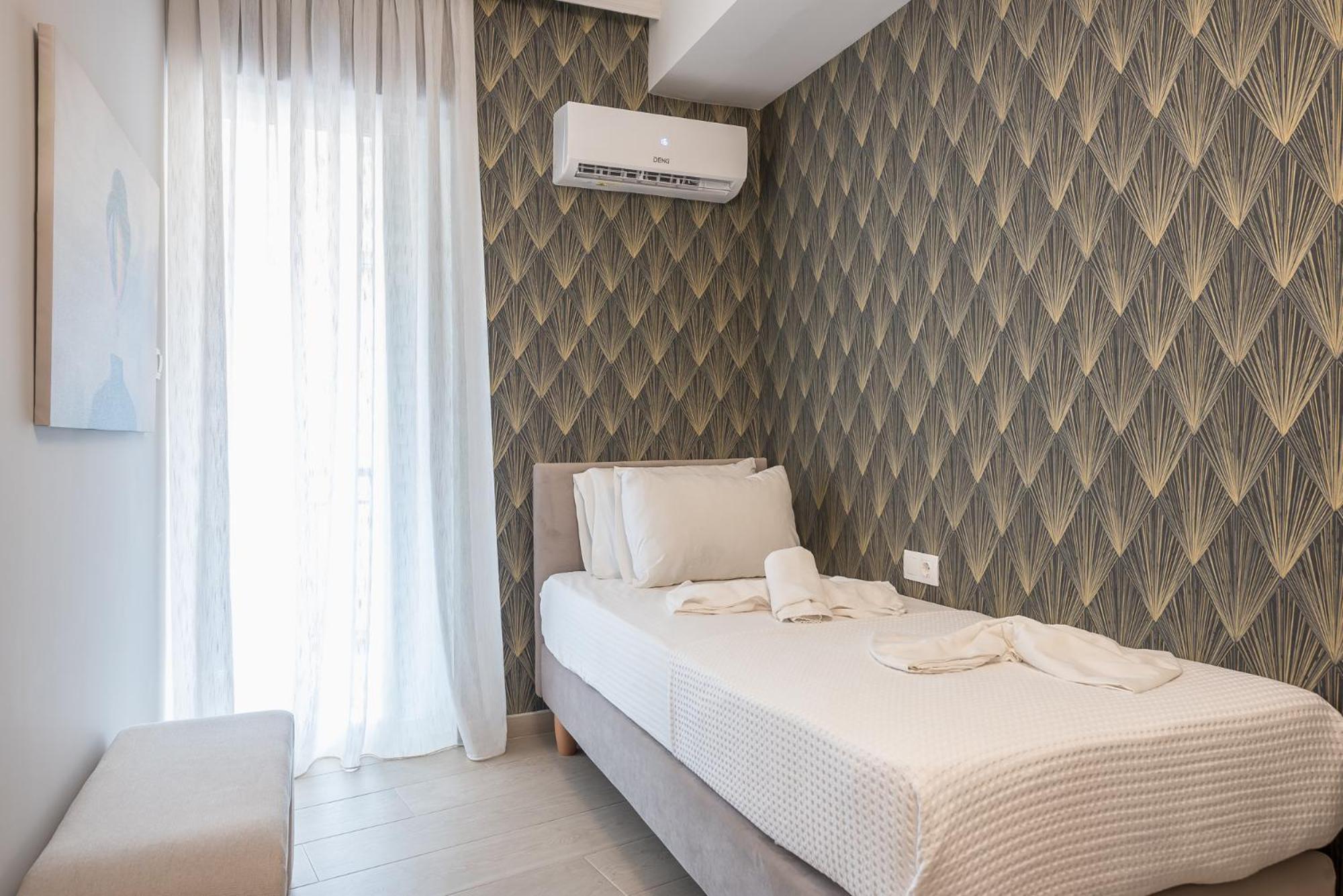 Chic 2br With Balcony Apartment Athen