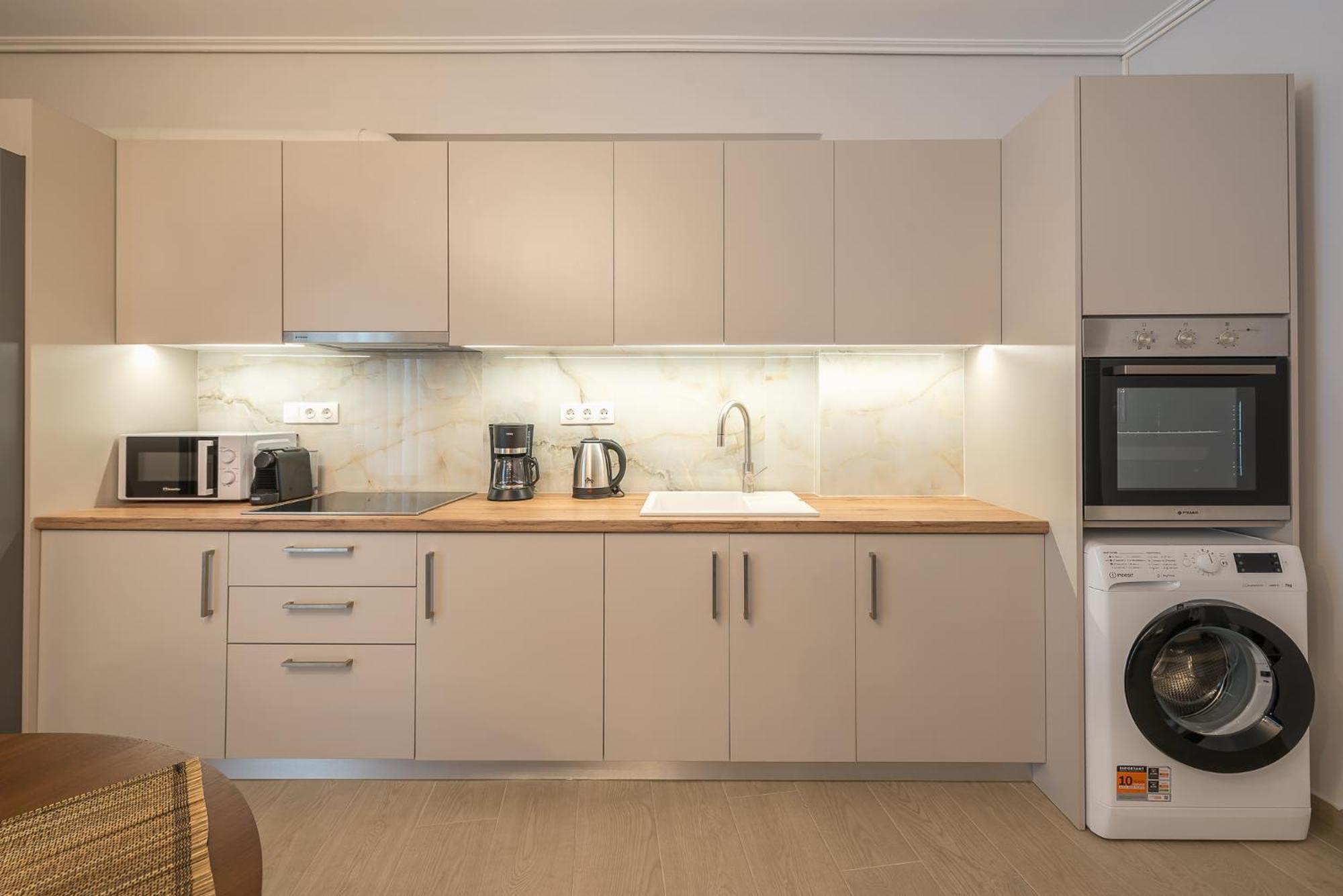 Apartment Chic 2br With Balcony Athen